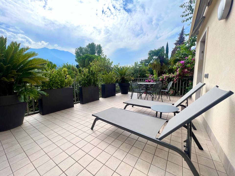 Villa Phoenix - Lake Apartments Hotel in Riva del Garda