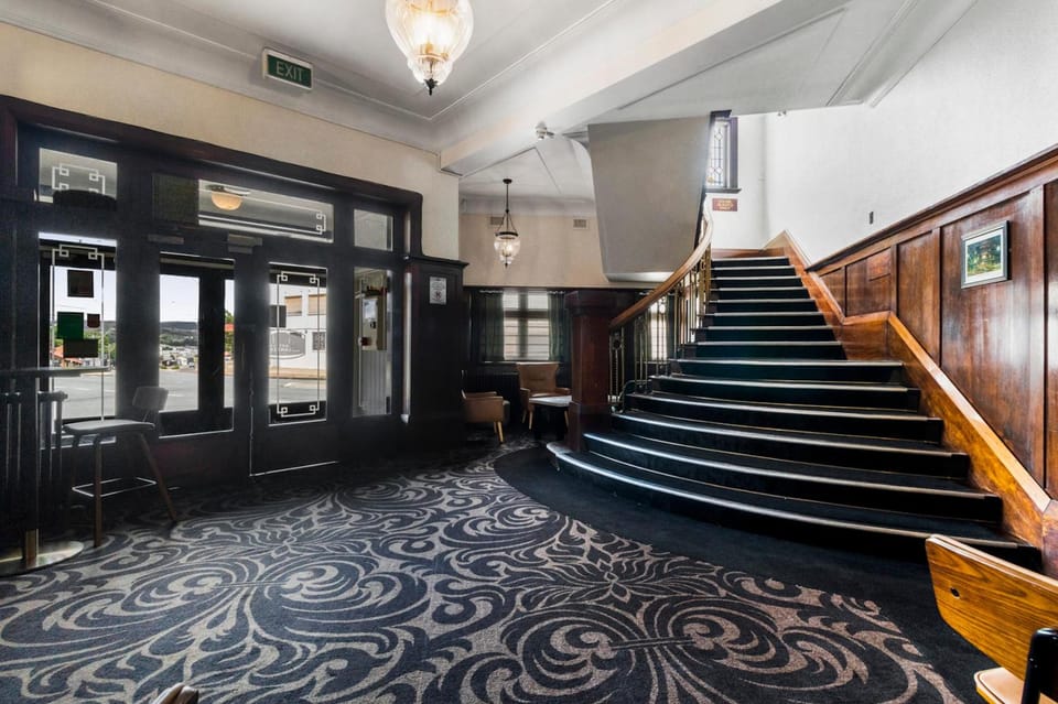 Hotel Queanbeyan Canberra Hotel in Queanbeyan