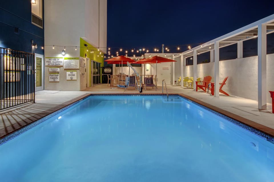 Swimming pool