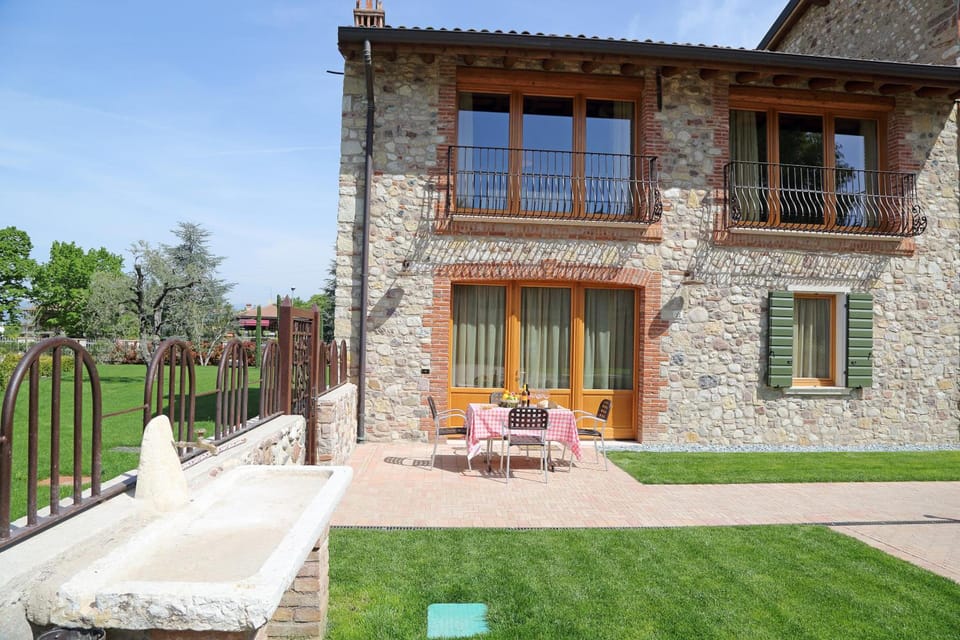 Residence Borgo Mondragon Hotel in Lake Garda