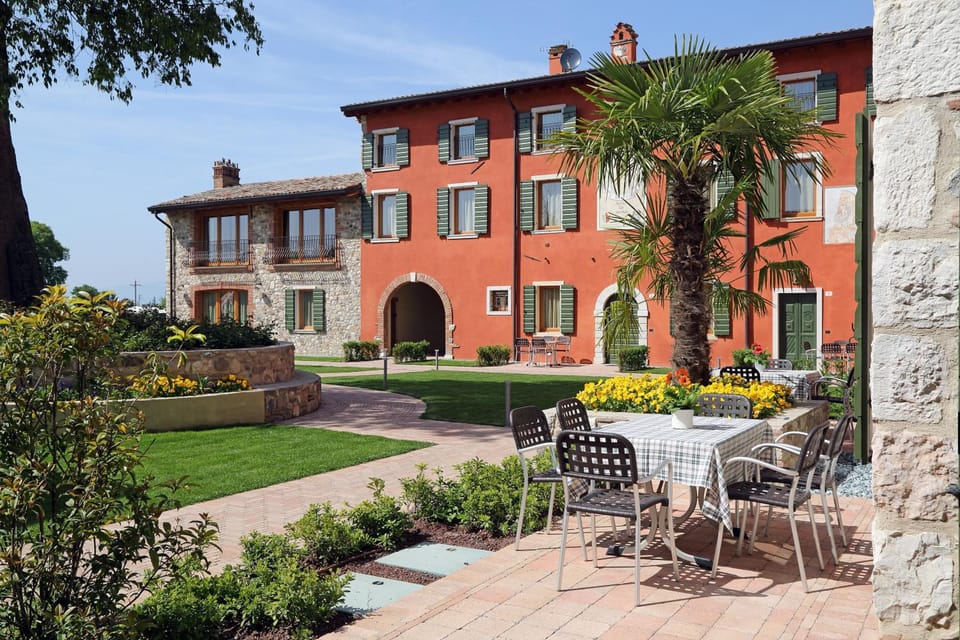 Residence Borgo Mondragon Hotel in Lake Garda