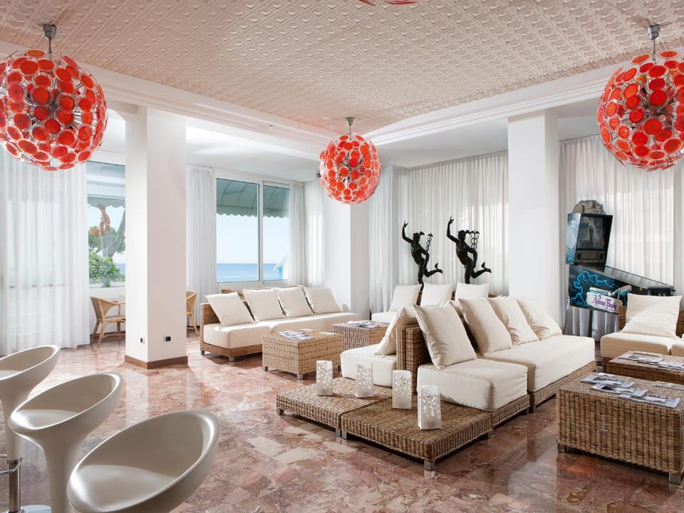 Shared lounge/TV area