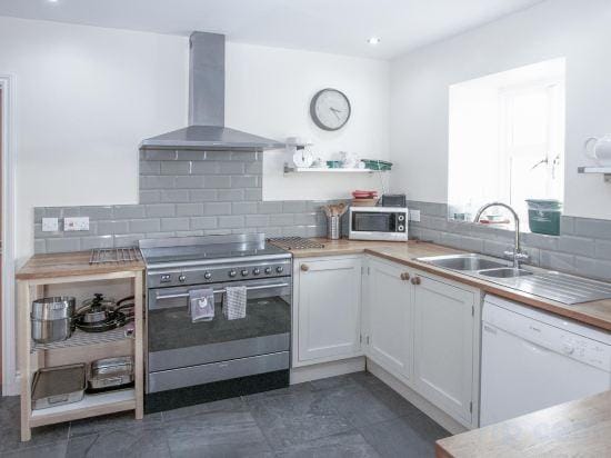 The Chaffhouse - 4 Bedroom - Llangenith Hotel in Wales