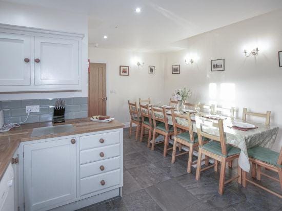 The Chaffhouse - 4 Bedroom - Llangenith Hotel in Wales