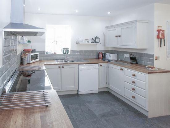 The Chaffhouse - 4 Bedroom - Llangenith Hotel in Wales