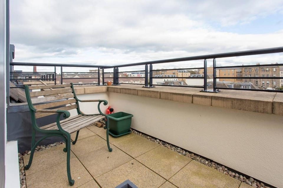 City Centre 3Bed/3Bath with Parking Hotel in Edinburgh
