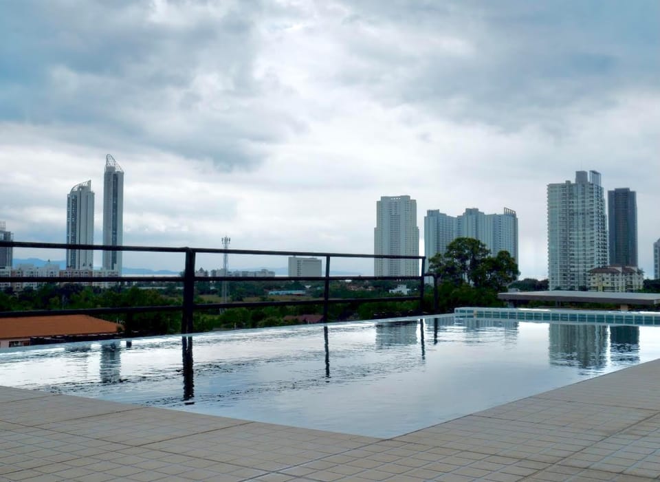 Bear’s Den Hotel Hotel in Pattaya City