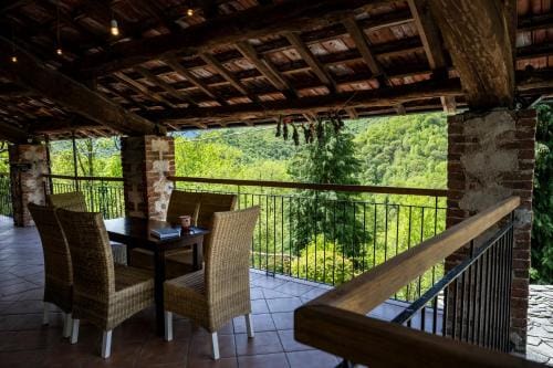 B&B IDUEVAGAMONDI immerso nel bosco tra le MONTAGNE con area benessere come EXTRA Hotel in Liguria