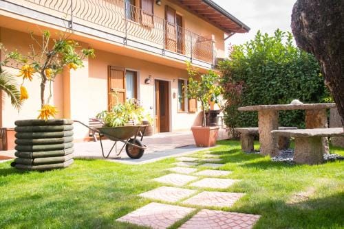 Guesthouse "Villa Tamas" Hotel in Limone Sul Garda