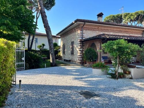 Villa Vanna - the ancient Forte just in the center Hotel in Forte dei Marmi
