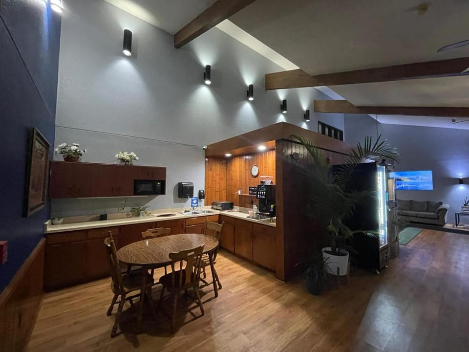 Shared lounge/TV area