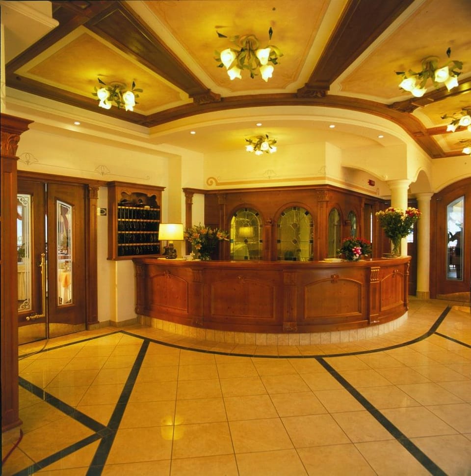 Ariston Lake View Hotel Hotel in Molveno