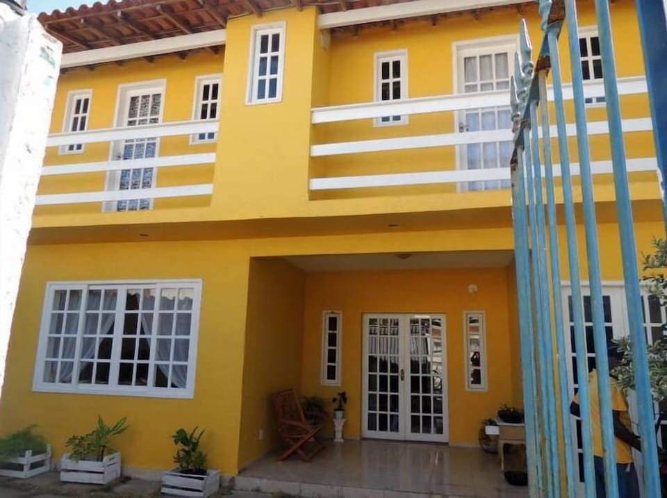 Btuga Guest House Hotel in Vila Canaa