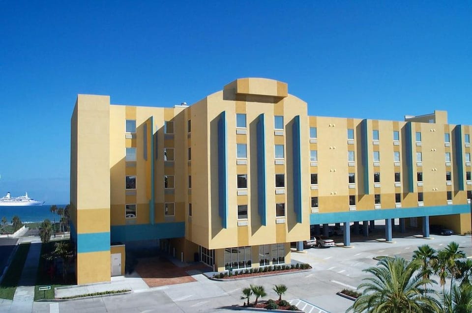 Quality Suites Hotel in Cocoa Beach