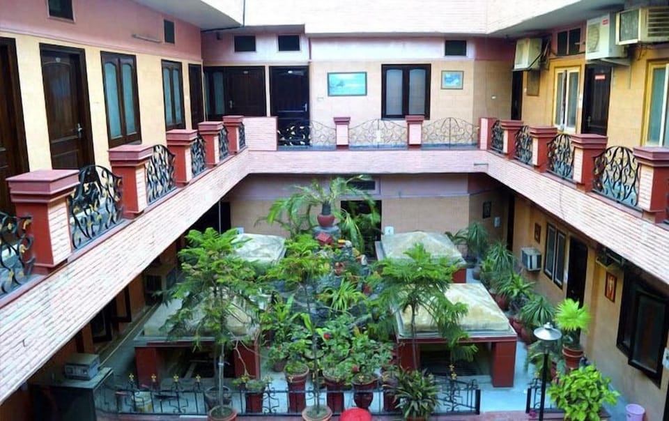 Hotel Shiraz Continental Hotel in Punjab, India