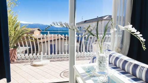 Antiche Rive Holidays Apartments Hotel in Salo