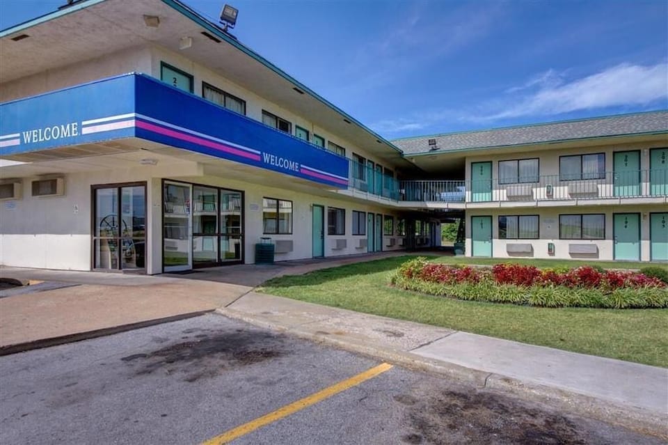 Motel 6 Tulsa West Hotel in Tulsa