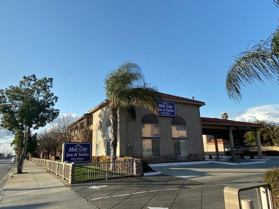 Guesthouse Inn & Suites Hotel in Downey