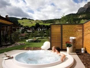 Boutique Hotel Nives - Luxury & Design in the Dolomites Hotel in Sëlva