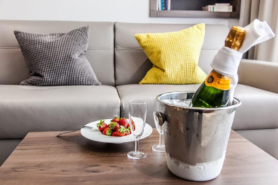Hampton Suites Apartment Hotel in Molesey