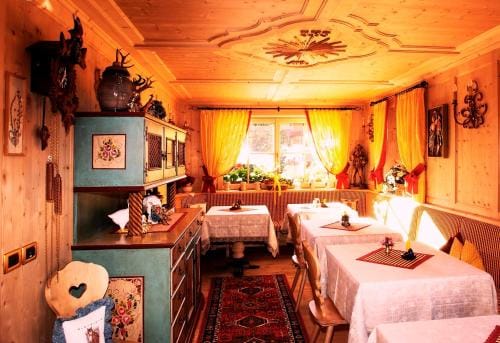 Hotel Garni Concordia - Dolomites Home Hotel in Sëlva