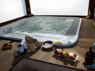 Hot tub
