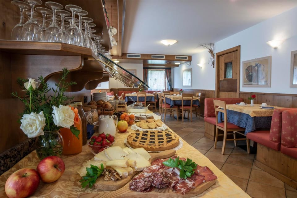 Hotel Chalet Genziana Hotel in Province of Brescia