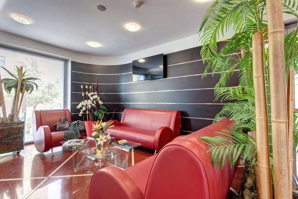 Shared lounge/TV area