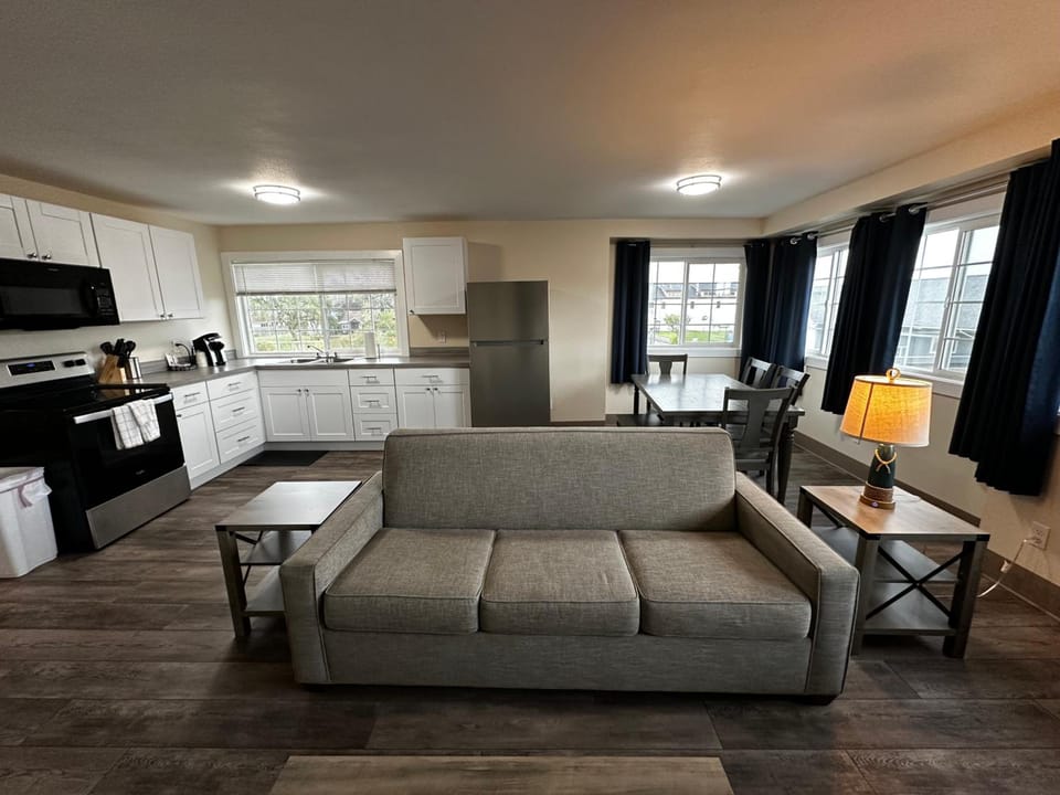 Coastal Inn & Suites Motel in Long Beach