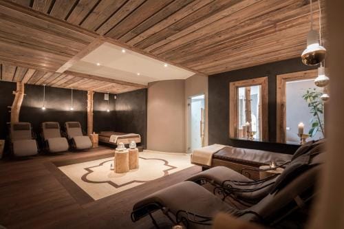 Hotel Chalet S - Dolomites Design - adults recommended Hotel in Sëlva