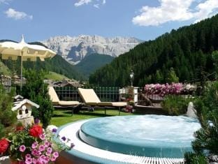 Hotel Chalet S - Dolomites Design - adults recommended Hotel in Sëlva