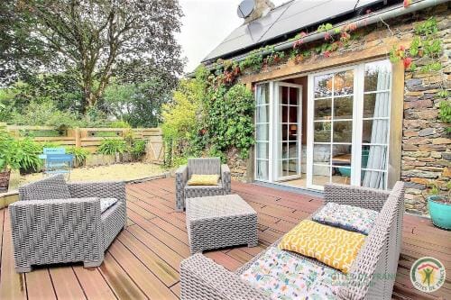 Kergroaz Maner Classe 5 epis Table d'Hotes Manoir dans parc paysage, spa en plein air Bornes vehicul Hotel in Brittany