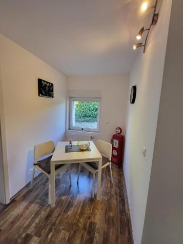 CJS Apartments - Chill or Drive am Nurburgring, Free Parking, WLan, Spacious Rooms, Quiet Location Hotel in Ahrweiler