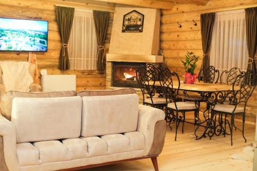 Drvena Kuca RUZA Lodge in Serbia