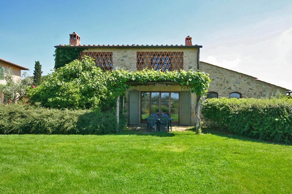 Podere Il Pino Hotel in Tuscany