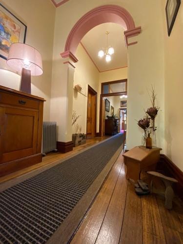 Hanlon Guest House Hotel in Tasmania