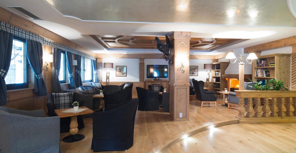 Shared lounge/TV area