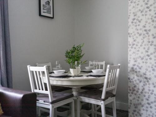 Chestnut House - 2 bedroom, Ashington Hotel in Ashington