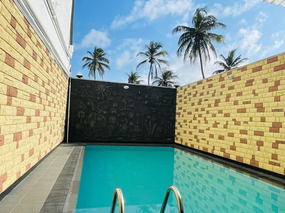 Bivon Reach Hotel in Western Province