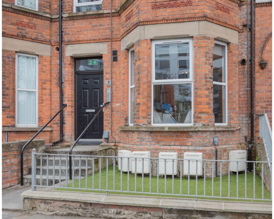 Central Belfast Apartments: 7 Camden Street Hotel in Belfast