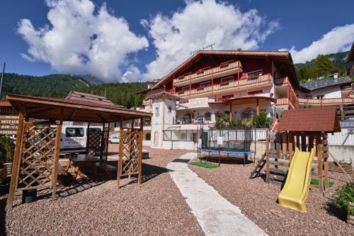 Family Hotel Andes - Only for Family Hotel in Vigo di Fassa