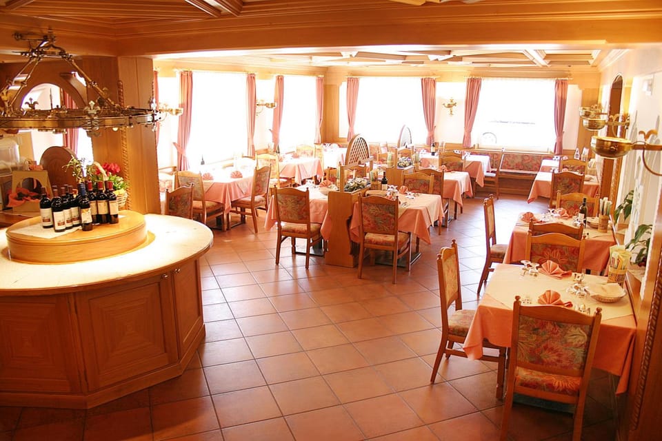 Hotel Cima Dodici Hotel in Vigo di Fassa