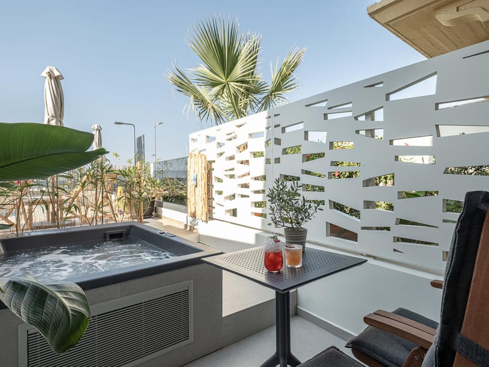 Calla Luxury Seafront Suites Apartment hotel in Rethymno