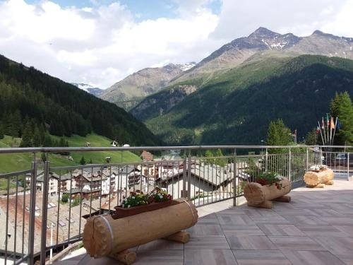 Hotel Meuble Adler - Rooms & Mountain Apartments Hotel in Santa Caterina di Valfurva