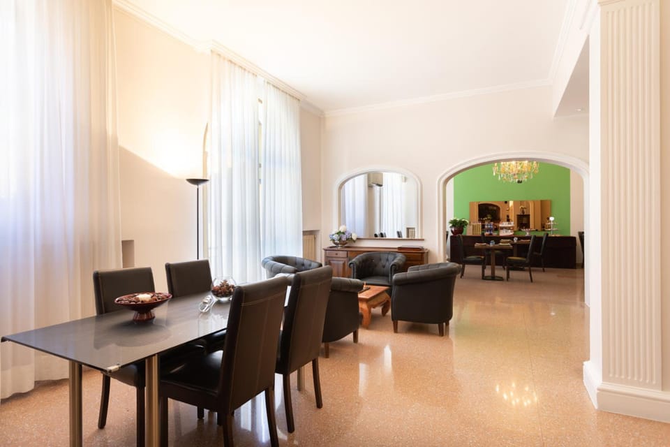 Shared lounge/TV area