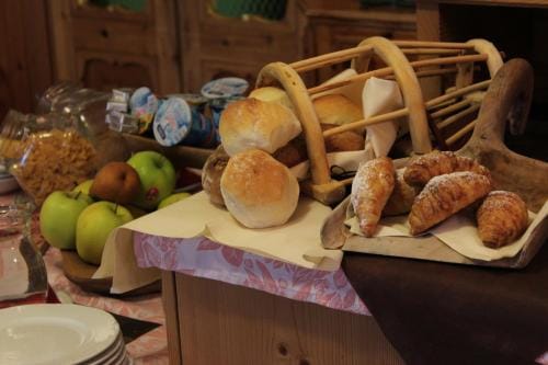 Albergo Bucaneve Hotel in Canton of Grisons