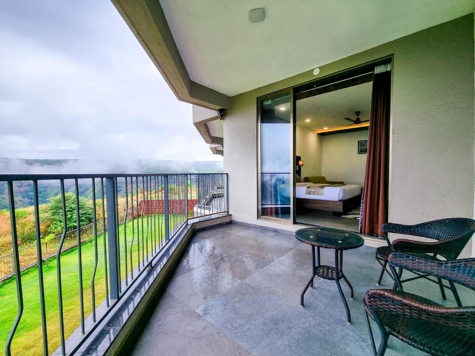 Hotel Mountain Breeze Hotel in Maharashtra