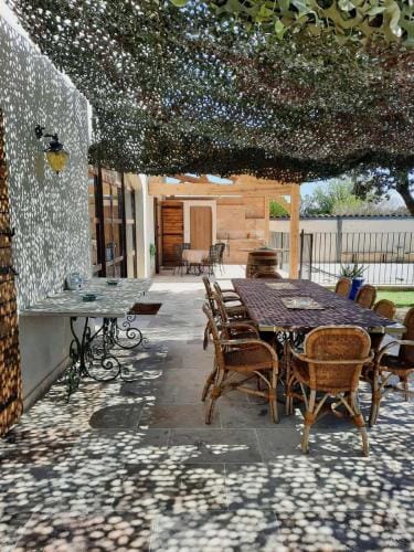 Mas de la Ronciere Hotel in Sorgues