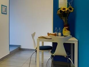 Adriatic Room 50 m dalla stazione Ferroviaria di Ciampino e dalla navetta aeroportuale Hotel in Rome