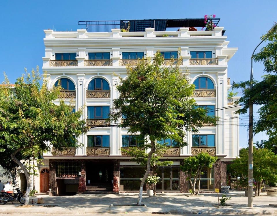 Seven Sea Villa Hotel Apartment - 100m to the beach Apartment hotel in Da Nang
